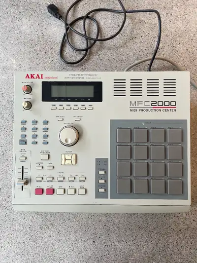 AKAI MPC 2000 - 8 Outputs, View more