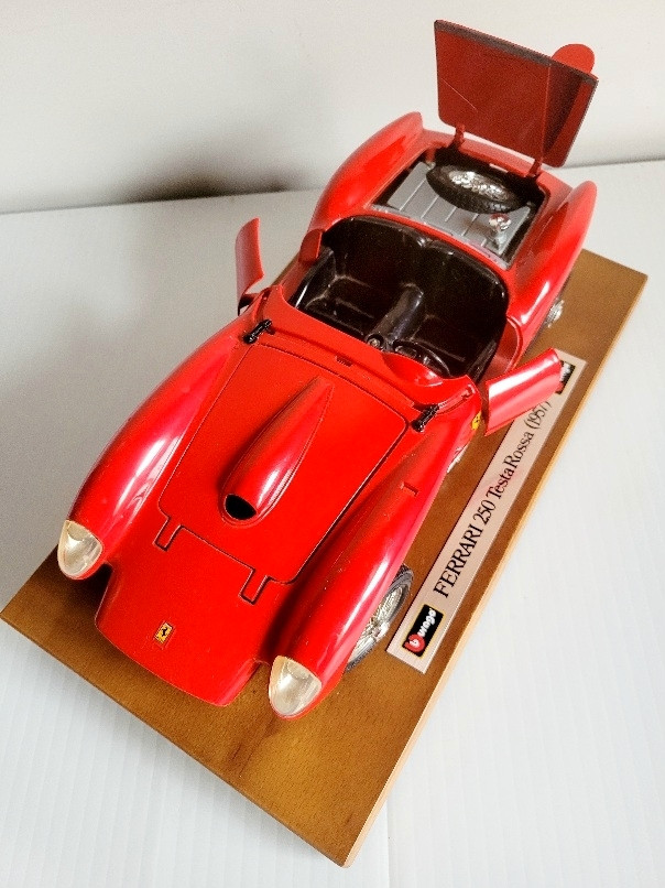 1957 Ferrari 250 Tessa Rossa 1.8 Die-cast Toy Car dans Jouets et jeux  à Ville de Montréal - Image 3