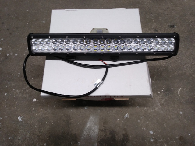 Kit de LED : 1 x Barres 20'' + 2 x spot 4'' + harnais 3 Mètres dans Autres pièces et accessoires  à Laval/Rive Nord - Image 2