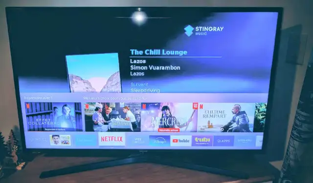 TV Samsung 40'' UHD 4K flat Smart tv wifi in TVs in City of Montréal - Image 2