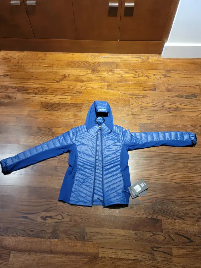 Women's Karbon Lightweight  Puffer Jacket, Size Small. New !! in Women's - Tops & Outerwear in City of Toronto - Image 4