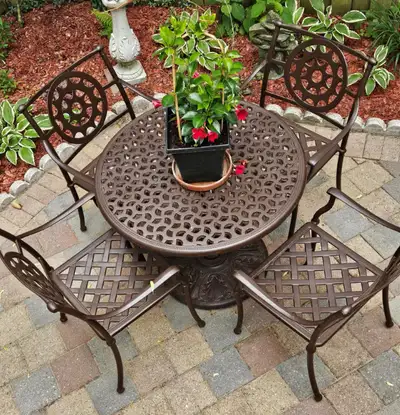 Hauser Outdoor Dining Table and 4 Chairs
