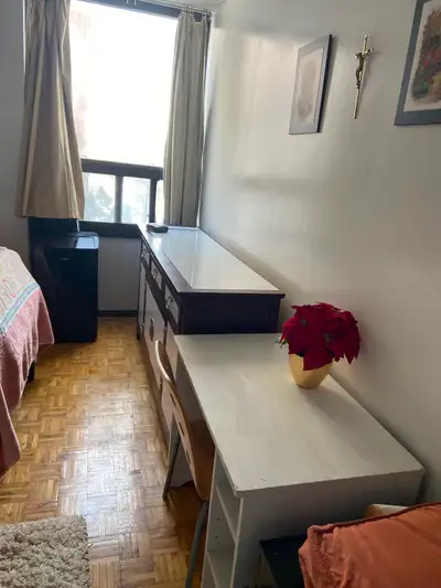 Location, location, location Bedroom, 1 Private Bathroom Available for Rent in a condo close to Squa...