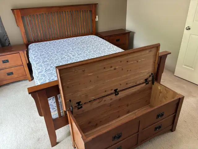 Bedroom Set (5 pieces) in Multi-item in Burnaby/New Westminster - Image 6