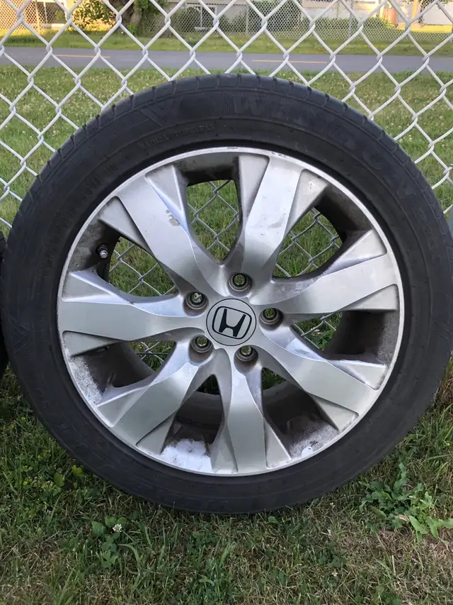 MAGS ET PNEUS D’ÉTÉ POUR HONDA ACCORD ENTRÈS BON ÉTAT 225/50/R17 in Tires & Rims in City of Montréal - Image 4