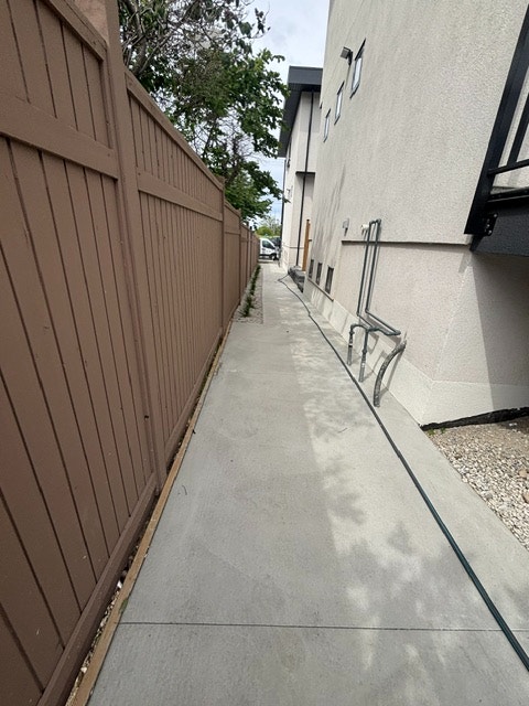Brand-new half duplex 4 beds 3.5 baths, nearby IGA and hospital 5