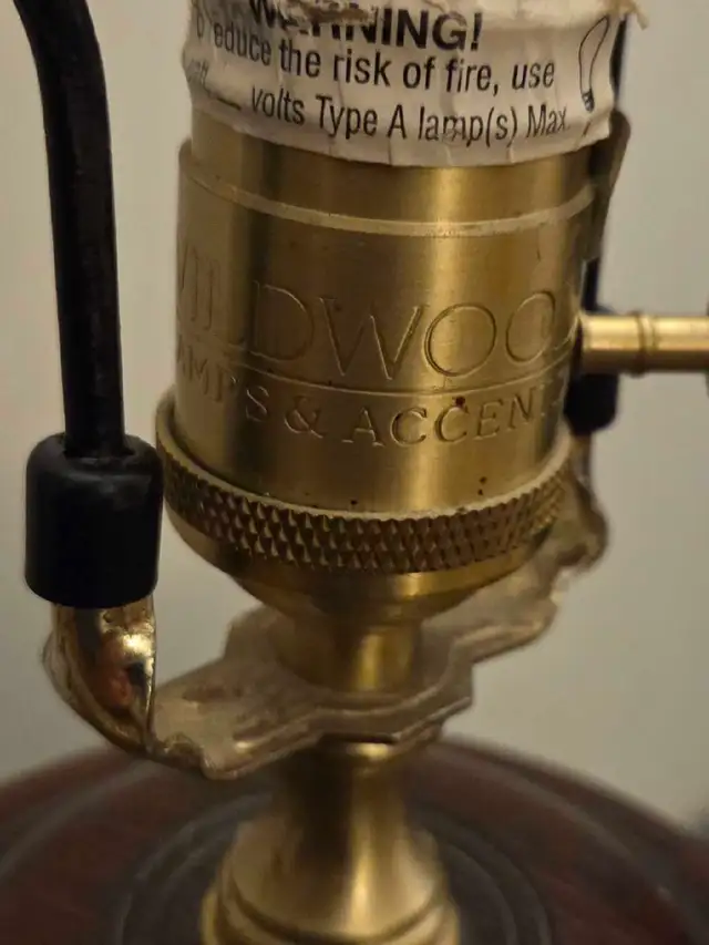 Vintage Wildwood brass table lamp (USA) in Indoor Lighting & Fans in City of Toronto - Image 8