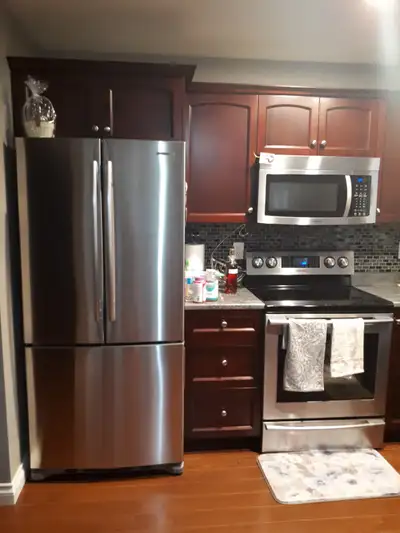 Details: worker or school schedule preferred • Rent: $800/ month• Utilities included • Furnished pri...