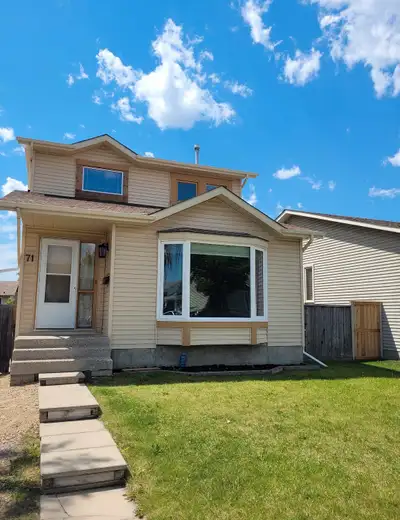 3 bedrooms, 1.5 bath 2 storey house for Rent