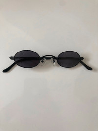 Roberi and Fraud Black Doris Sunglasses - BRAND NEW
