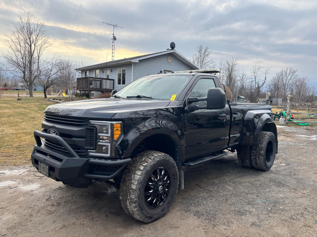 2019 Ford F-350 Reg Cab Dually  Diesel Lifted/Air in Cars & Trucks in Ottawa - Image 2