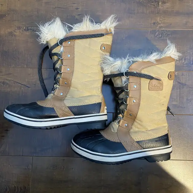Sorel Youth Tofino II Boot - Size 5 in Kids & Youth in City of Toronto - Image 6