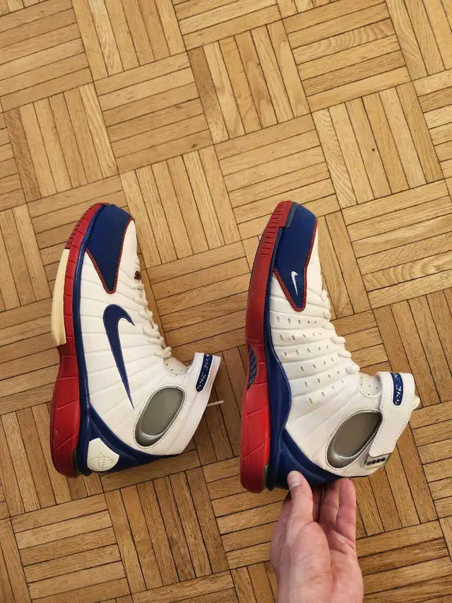 Nike 2k4 Kobe in Men's Shoes in Ottawa - Image 2