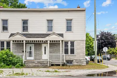 Charming End Unit Townhome 3 Bed, 2.5 Bath in Downtown Ottawa