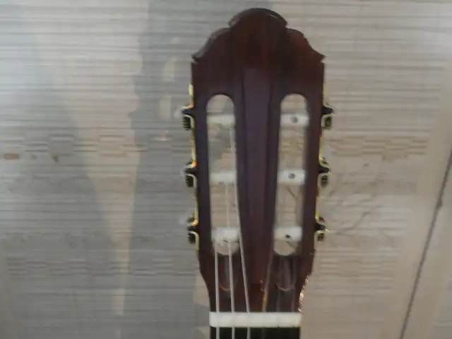 Guitare Classique Du luthier René Wilhelmy De 1987 in Guitars in Longueuil / South Shore - Image 4