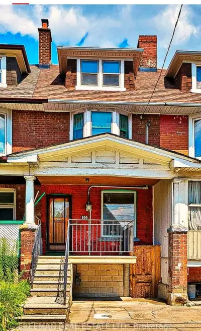 Downtown Toronto Townhouse basement apartment for rent