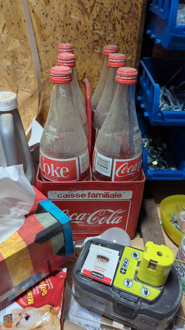 Glass coca cola in Arts & Collectibles in Pembroke