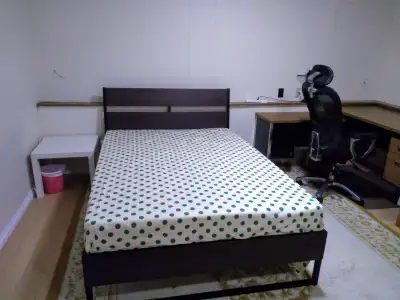 one large basement room for rent, separate entrance, close to school, banks, malls , etc. 10 minutes...