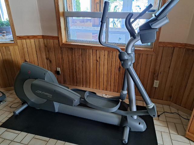Life Fitness Elliptical in Exercise Equipment in Oshawa / Durham Region