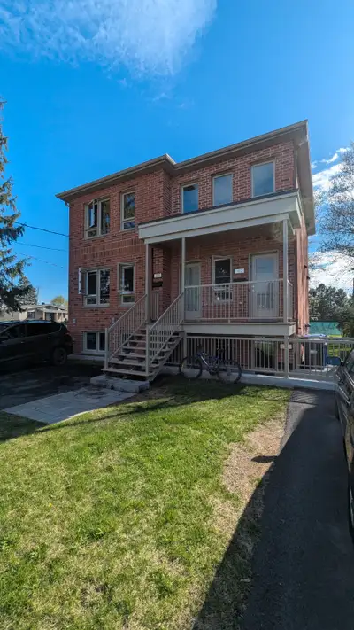 Un appartement au dernier étage semi-meublé !