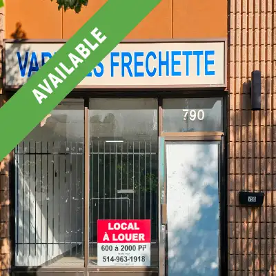 This building located in Longueuil with many private parking. This commercial unit can be used for o...