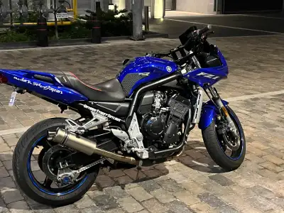 2005 Yamaha FZ1, 1000cc 22,000kms driven. Is a high-performance motorcycle in great condition, perfe...
