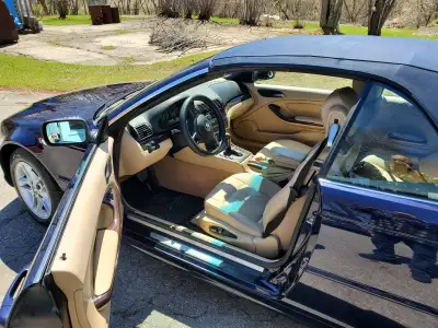 Jamais sorti l'hiver, Belle voiture en excellente condition. Pour plus d'infos Cell: (819)384-1558 M...