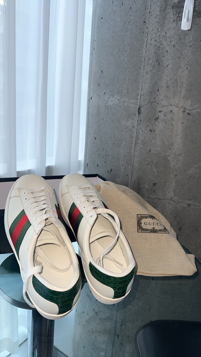 Gucci ace sneakers size 9 unisexe dans Chaussures pour hommes  à Ville de Montréal - Image 2