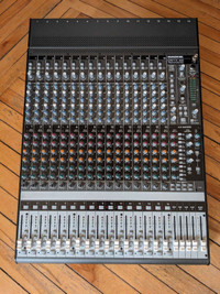 Mackie Onyx 1640 Mixer with Firewire, Gator padded carry Bag