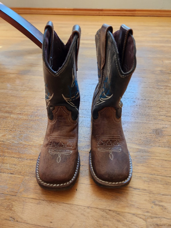 Kids cowboy boots 2 pairs sizes 13 and 1. 50 each Kids & Youth
