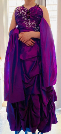 Robe de bal neuve- Prom dress (grandeur: S)