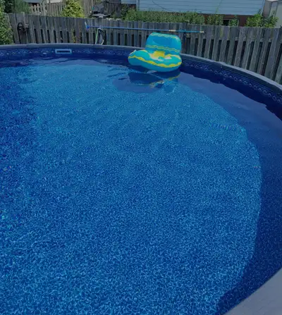Gemini 21ft (51inch height) resin pool in very good condition. Installed by Rogers pool in June 2023...