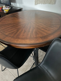 Like new table with 4 chairs 