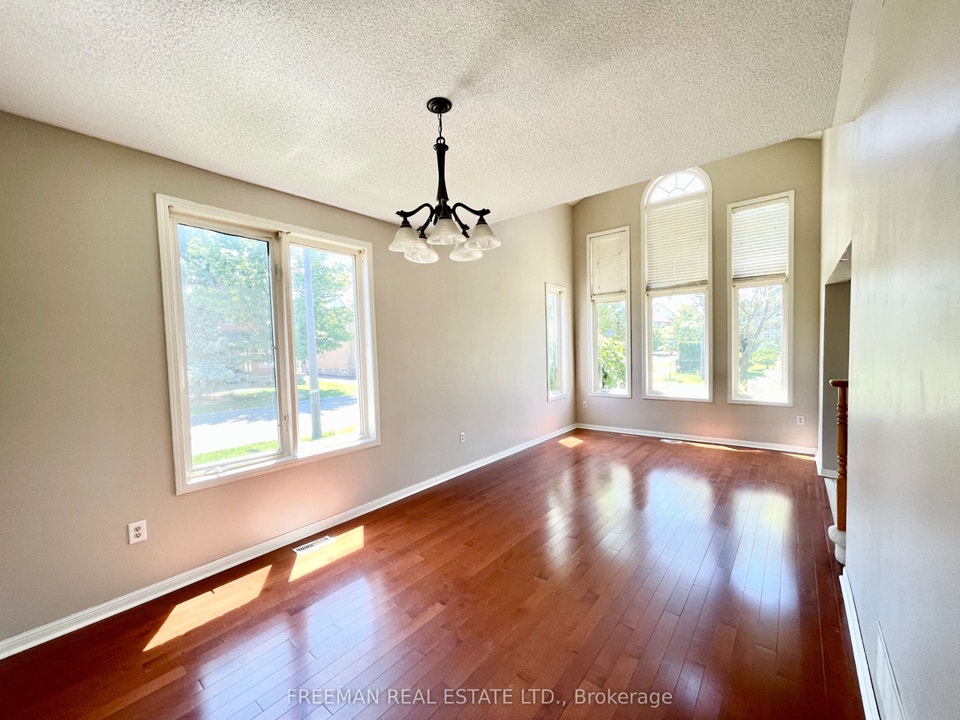 Stunning Executive Detached Home in Levi Creek! 3