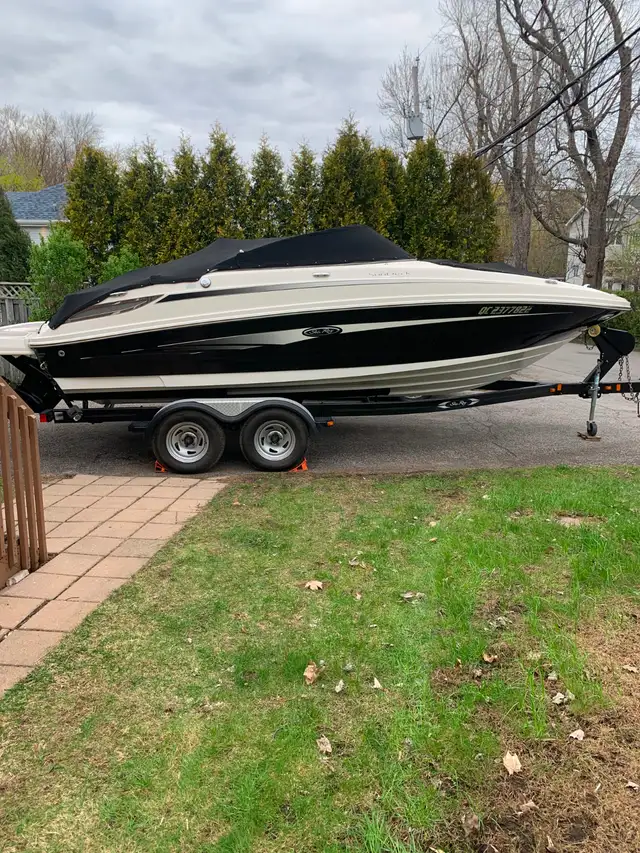 Bateau Sea Ray Sundeck 220 in Powerboats & Motorboats in Shawinigan - Image 2