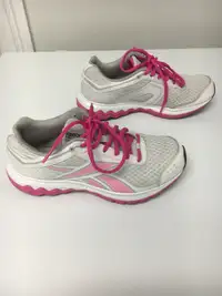 Womens/Girls Reebok Shoes - size 6.5 - $25