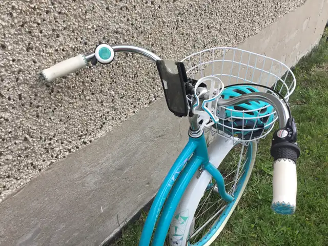 Woman’s cruiser bike. in Cruiser, Commuter & Hybrid in Sudbury - Image 8