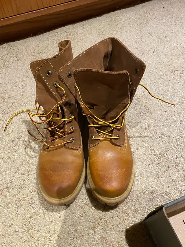 timberland women’s boot in Women's - Shoes in City of Toronto - Image 3