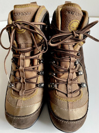 TIMBERLANDS Hiking Boots- size 71/2 -8.