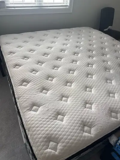 This is a Kingsdown Urban Accolade mattress in good condition, offering excellent support and comfor...