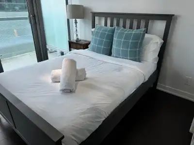 Sunny Lake view room for  rent at Union Station