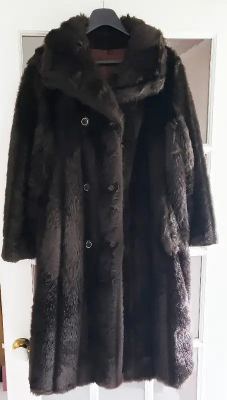 FAUX FUR WINTER COAT S -MANTEAU D'HIVER EN FAUSSE FOURRURE - P in Women's - Tops & Outerwear in Laval / North Shore - Image 3