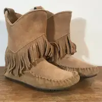 Manitobah mukluks leather boots