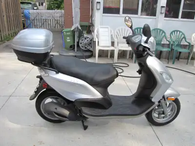 I want to sell 2009 PIAGGO Fly 150 noly 2550 KM come with motorcycle cover .If you want more informa...