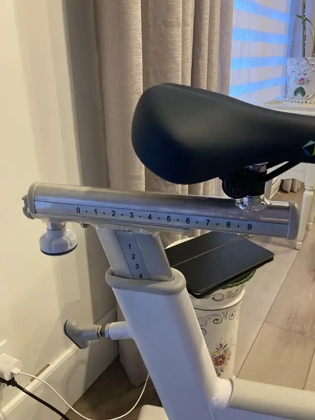 Vélo stationnaire haut de gamme in Other in Lévis - Image 5