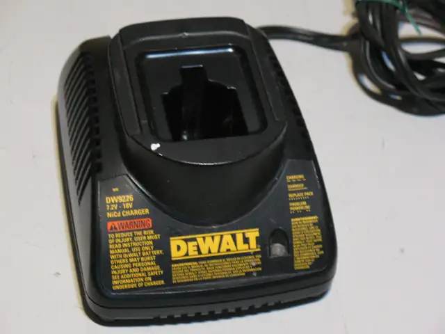 Makita, DeWalt, and Ridgid 18 Volt Battery Chargers, LIKE NEW in Power Tools in City of Toronto - Image 10