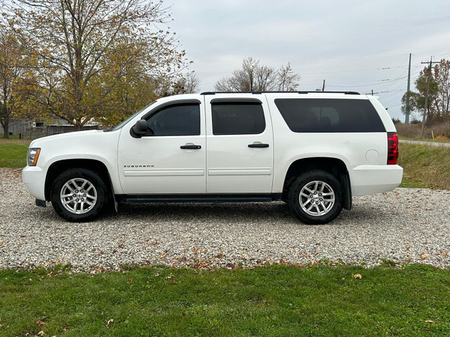  Chevrolet suburban  in Cars & Trucks in Chatham-Kent - Image 2