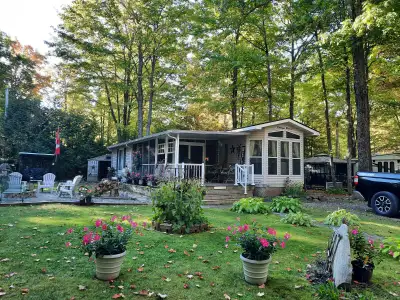 In great shape. a add a room comes with it. some of the furniture comes with it, not everything in t...