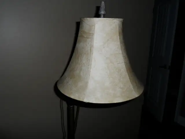 FLOOR AND TABLE LAMPS in Indoor Lighting & Fans in Markham / York Region - Image 4