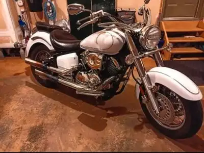 • Low mileage •White exterior chrome •Fresh oil change & new spark plug's •Very loud bike, • Afterma...